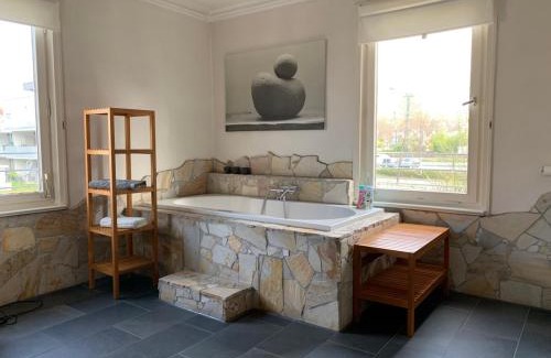 Metzingen Apartment | Deluxe Business City Apartments Metzingen Villa Landenberger