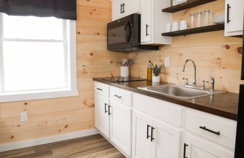 Milroy Cabin | Deluxe Cabin 5 - Hartman Center
