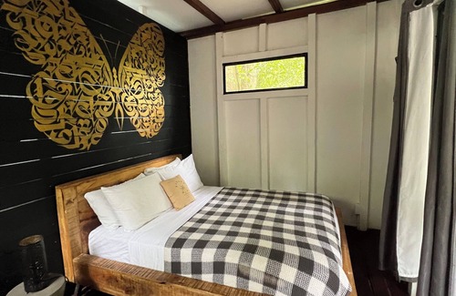 Isla Saboga Cabin | Deluxe cabin with garden view