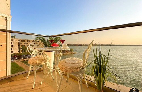 Constanta Apartment | Deluxe Criss Solid Residence Mamaia