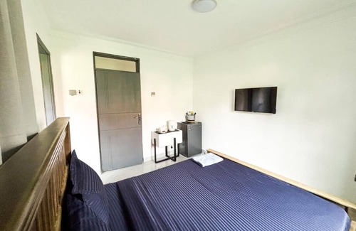 Entebbe Hotel | Deluxe Double Bedroom Entebbe with En-suite Bathroom