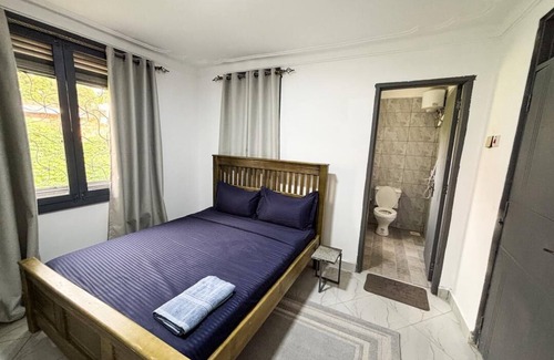 Entebbe Hotel | Deluxe Double Bedroom Entebbe with En-suite Bathroom