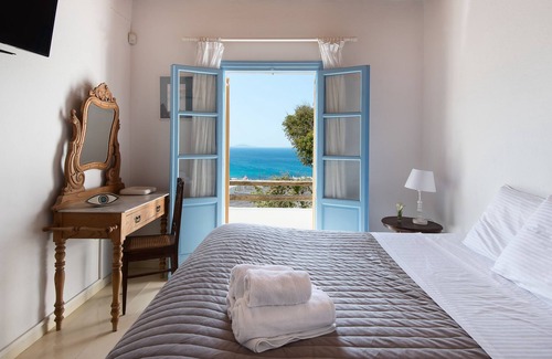 Houlakia Apartment | Deluxe Double or Twin room with balcony and Sea View