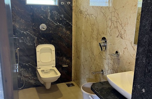 Medha Hotel | Deluxe Double Room Without Balcony