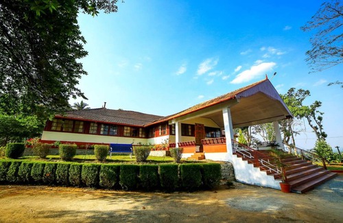 Kottappadi part Cabin | Deluxe Double Room In British Bungalow