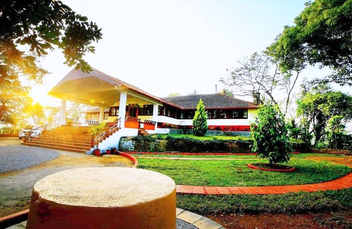 Kottappadi part Cabin | Deluxe Double Room In British Bungalow