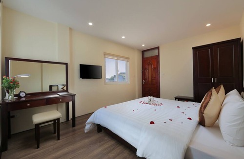 Hoan Kiem Hotel | Deluxe Double room in the heart of the old quarter
