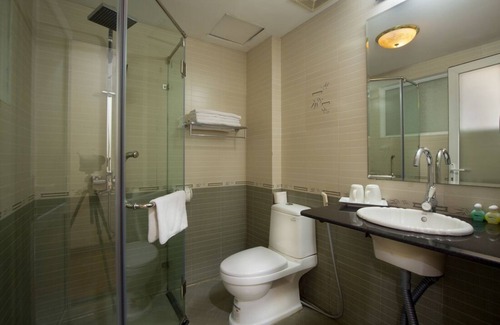 Hoan Kiem Hotel | Deluxe Double room in the heart of the old quarter