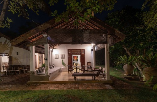 Hikkaduwa Villa | Deluxe Double Room with Lake Viewn