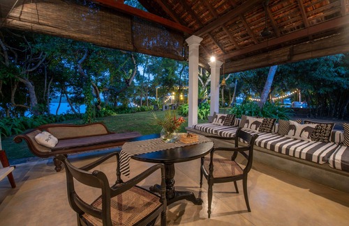 Hikkaduwa Villa | Deluxe Double Room with Lake Viewn