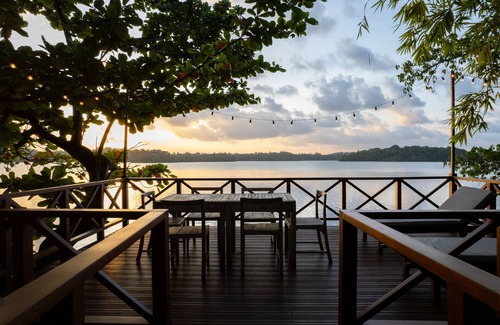 Hikkaduwa Villa | Deluxe Double Room with Lake Viewn