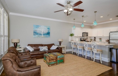 Capitol Hill Condo | Deluxe downtown Tallahassee condo; great value!