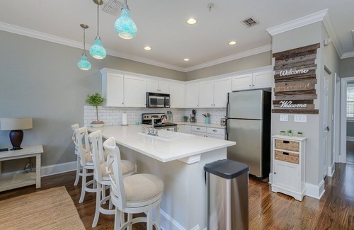 Capitol Hill Condo | Deluxe downtown Tallahassee condo; great value!