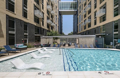 McLean Apartment | Deluxe Fairfax 1BR w/Elevator & Pool, nr Bus Stops, by Blueground