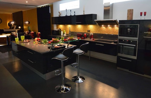 Herbesthal House | Deluxe Holiday Home in Welkenraedt with Jacuzzi & Steam Shower