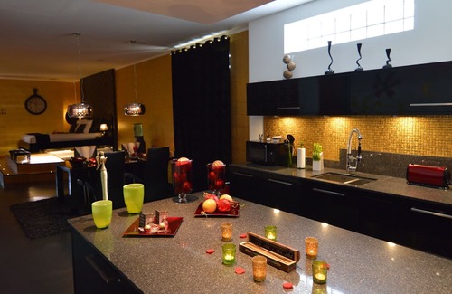 Herbesthal House | Deluxe Holiday Home in Welkenraedt with Jacuzzi & Steam Shower