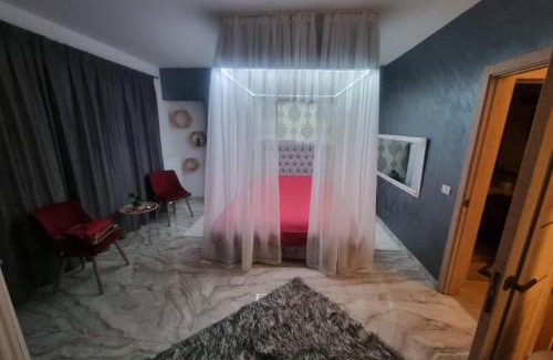 Militari Apartment | DeLuxe Jacuzzi & Baldaquin Studio