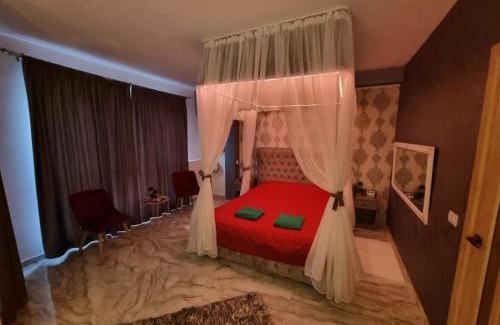 Militari Apartment | DeLuxe Jacuzzi & Baldaquin Studio