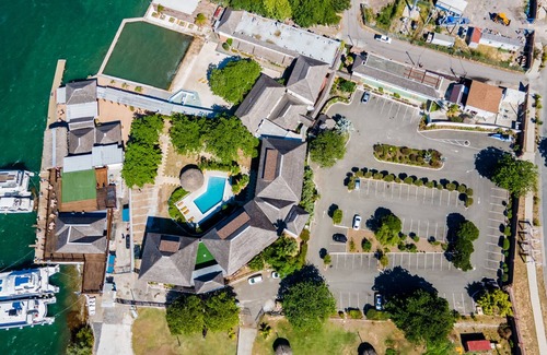 Port Royal Hotel | Deluxe King Harbor & Pool View