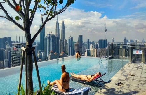 Kuala Lumpur City Centre Apartment | Deluxe King Suite with Garden View 15