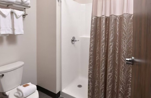 Broken Arrow Hotel | Deluxe King Suite in Stoney Creek Broken Arrow! Free On-site Parking