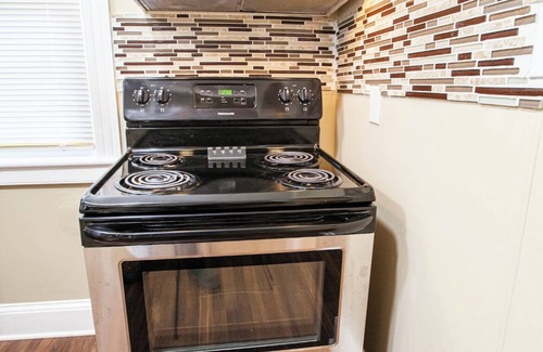 Waterbury Apartment | Deluxe Master Stay. Office Space. Close To All Essentials & Highways.