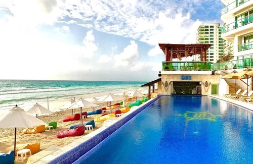 Punta Cancun Apartment | Deluxe ocean view with kitchenette at Hotel Ocean Dream Cancun