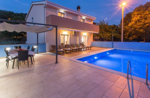 Trilj Villa | Deluxe Omis Villa | 4 Bedrooms | Villa Tomic | Private Pool | Perfect for.