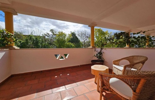 Almeirim Apartment | Deluxe One-Bedroom Apartment with Garden View