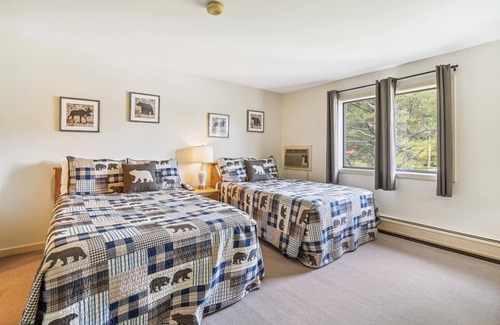 West Bridgewater Hotel | Deluxe one bedroom suite located on 2nd floor with outdoor heated pool 21921