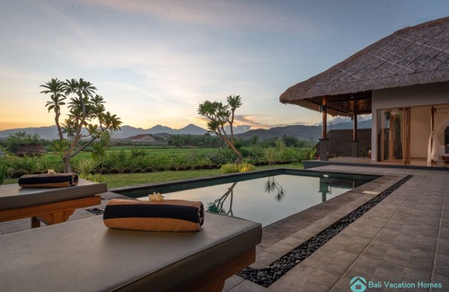 Kalisada Villa | DeLuxe Pool villa 1, one bedroom luxury villa with panoramic rice field view!