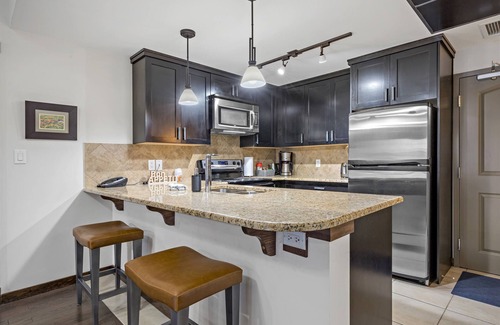 Canmore Hotel | Deluxe Poolside Suite - Sleeps 8 | Resort Perks