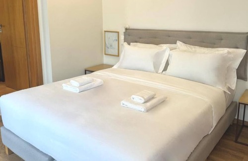 Kaisariani Apartment | Deluxe Queen or 2 Single Beds - R4 with balcony