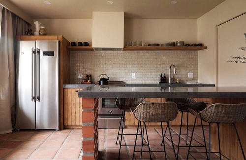 Imperial Beach Apartment | Deluxe Queen Studio Island Suite Garden