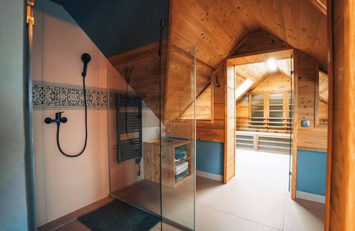 Celje Bed & Breakfast | Deluxe room with Sauna and Zerobody dry-floating system surrounded by nature.