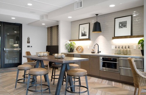 Centennial Apartment | Deluxe Redwood City 1BR w/W/D, Gym, BBQ, walk to Caltrain, by Blueground