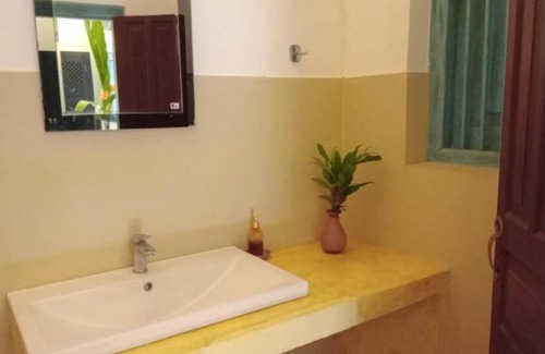 Dickwella Bed & Breakfast | Deluxe Room 2 Adults + 1 Child + Breakfast