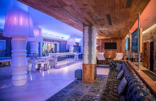 Central New York City Hotel | Deluxe Room in a Convenient Location in Times Square, Steps to Broadway!