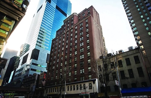 Central New York City Hotel | Deluxe Room in a Convenient Location in Times Square, Steps to Broadway!