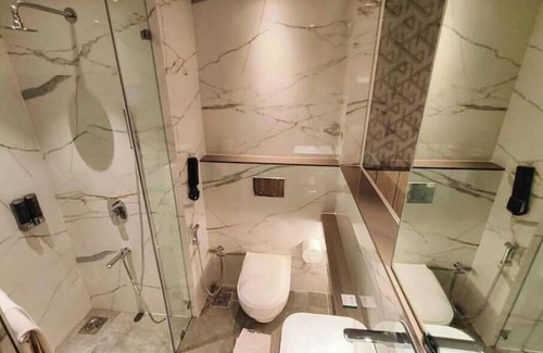 Andheri East Apartment | Deluxe room in MIDC Andheri E