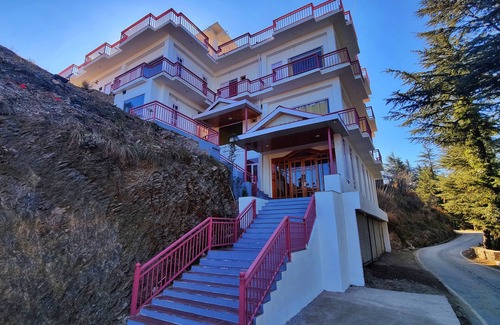 Theog Bed & Breakfast | Deluxe Room | w/King Size bed View, Balcony, Bonfire, Food, Mountain Vie
