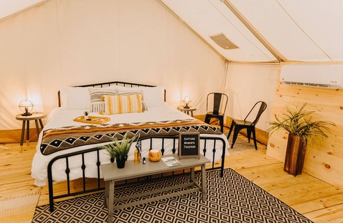 Tanglewood House | Deluxe Safari Tent Glamping at Unicoi in Helen GA - 14