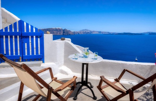 Oia Villa | Deluxe Santorini Studio | Santorini Studio | Wonderful Sea Views | Oia