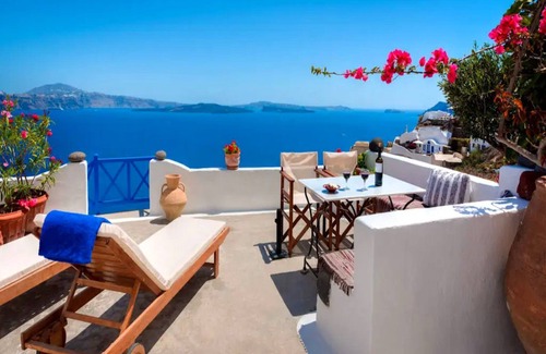 Oia Villa | Deluxe Santorini Studio | Santorini Studio | Wonderful Sea Views | Oia