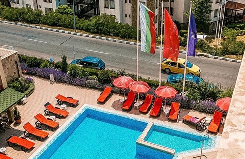 Rusalka Apartment | Deluxe Sea View Suite With Pool Minutes To Beach