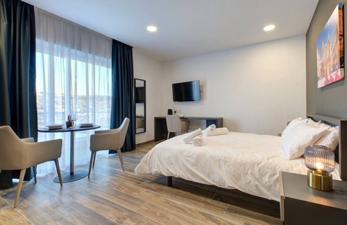 St. Paul's Bay House | Deluxe Seaview Studio