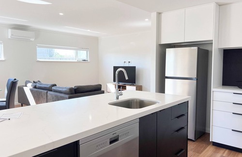 Wagga Wagga Apartment | Deluxe stay in central Wagga Wagga with essential conveniences nearby!
