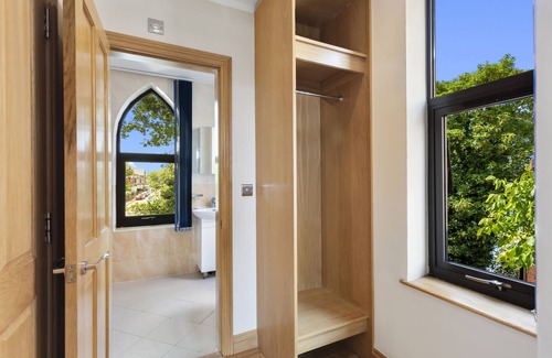 West Bridgford Apartment | Deluxe Studio Apartment with Free Parking and Wi-Fi