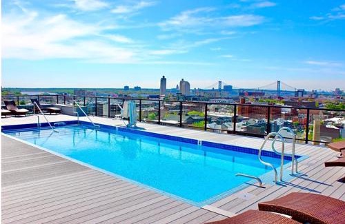 Olde Kensington Apartment | Deluxe Studio Pool & Concierge