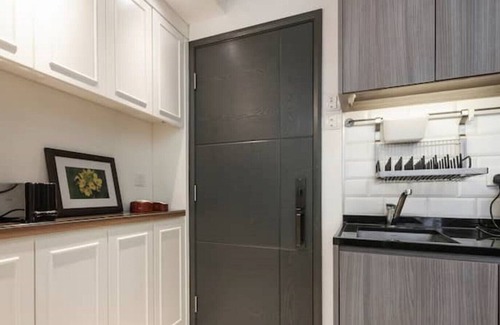 Sheung Wan Apartment | Deluxe Studio Unit w.Terrace /Central